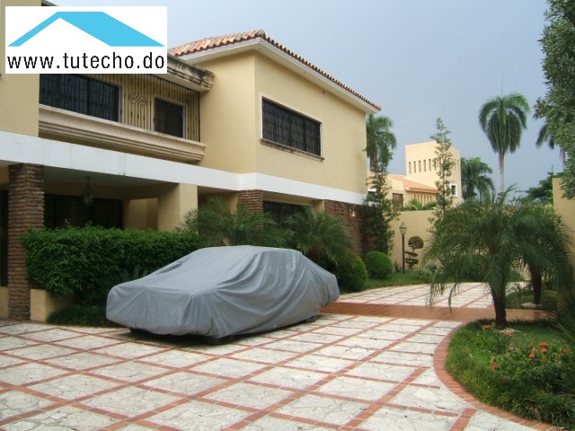 VENDO HERMOSA CASA DE 710mts., 5H, 6B, 4P- ALAMEDA OESTE