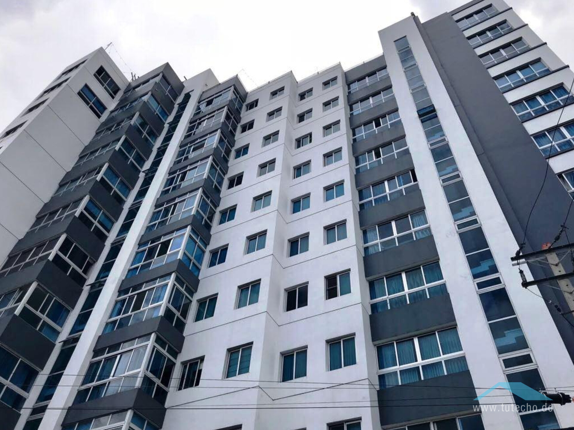 ALQUILO APTO. DE 75mts. AMUEBLADO, 1H, 1 ½ B, 2P – PARAÍSO