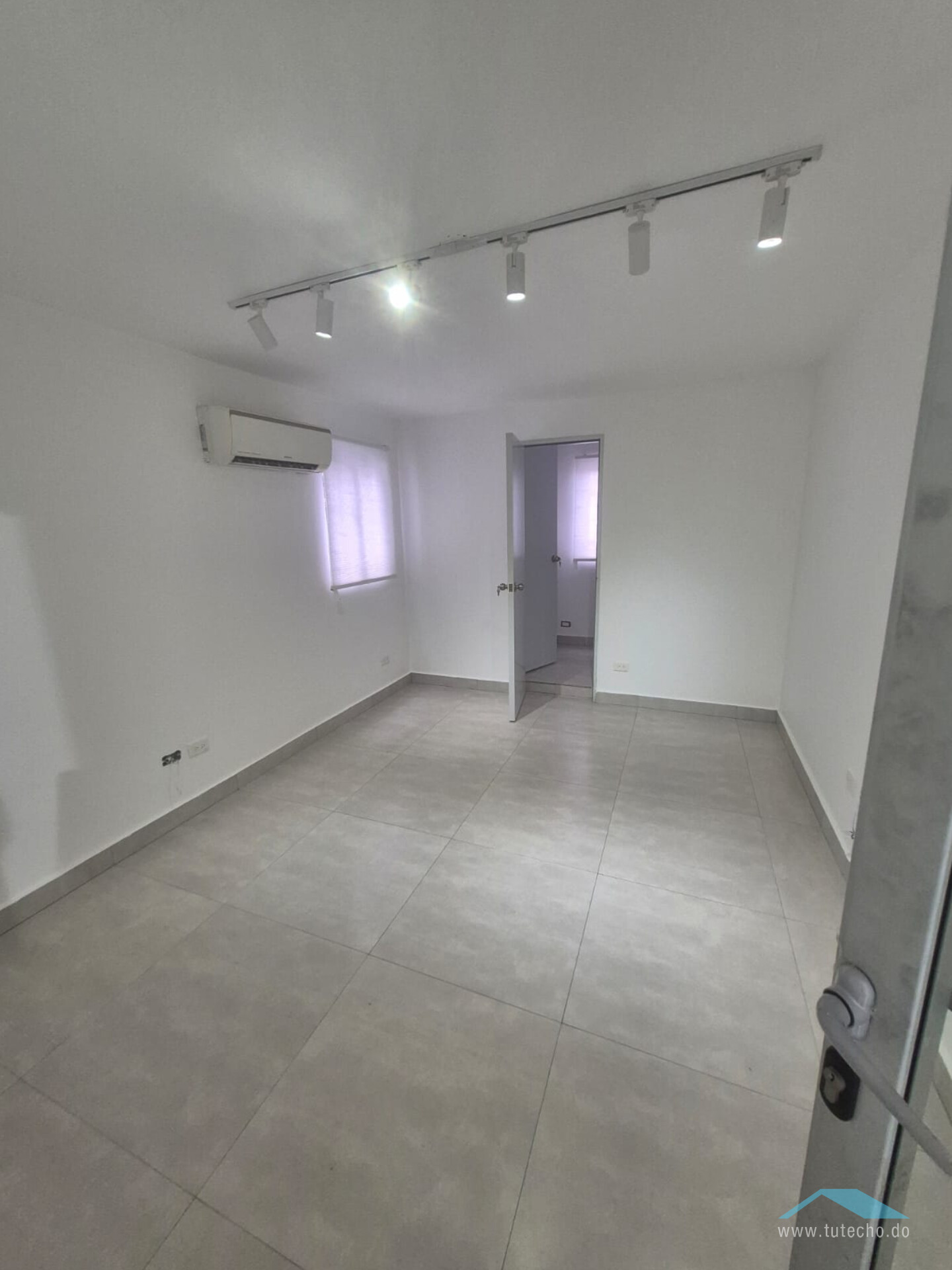 ALQUILO 3 LOCALES COMERCIALES DE 22mts. – MIRADOR SUR